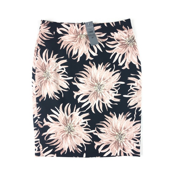 Ann Taylor Dresses & Skirts - Ann Taylor • Petite Floral Pencil Skirt